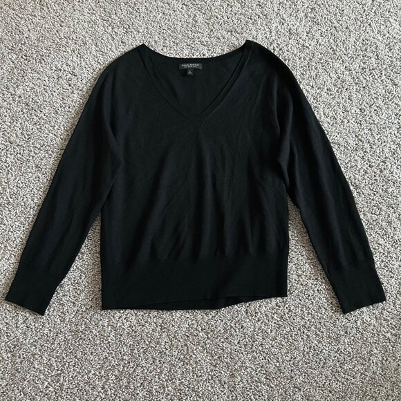 Banana Republic Womens Sz L Black V-Neck Sweater 100% Merino Wool Pullover - Picture 2 of 9